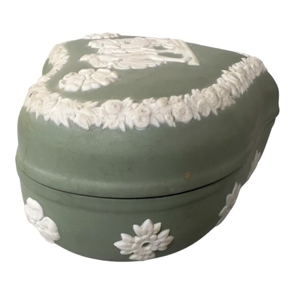 Vintage Wedgwood Jasperware Sage Green Trinket Box Heart Shape 5 inch England - Picture 3 of 13